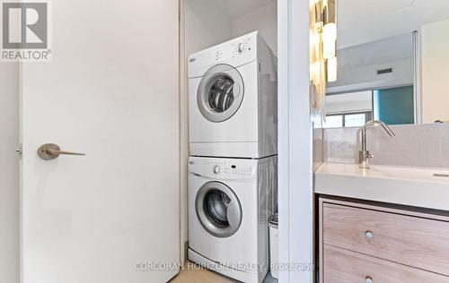 2105 - 70 Distillery Lane, Toronto, ON - Indoor Photo Showing Laundry Room