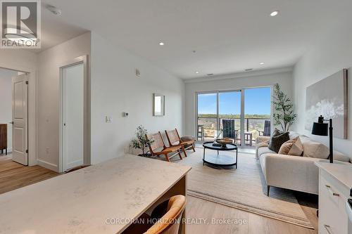 1511 - 15 Glebe Street, Cambridge, ON - Indoor Photo Showing Living Room