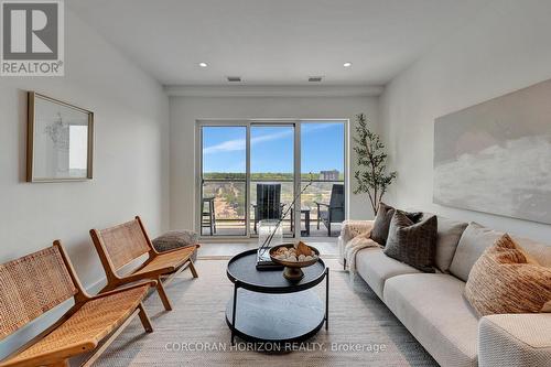 1511 - 15 Glebe Street, Cambridge, ON - Indoor Photo Showing Living Room