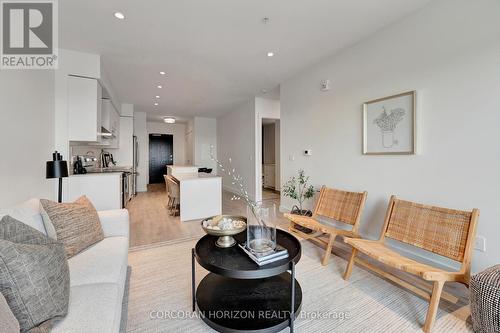 1511 - 15 Glebe Street, Cambridge, ON - Indoor Photo Showing Living Room