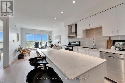 1511 - 15 Glebe Street, Cambridge, ON - Indoor Photo Showing Kitchen With Double Sink With Upgraded Kitchen