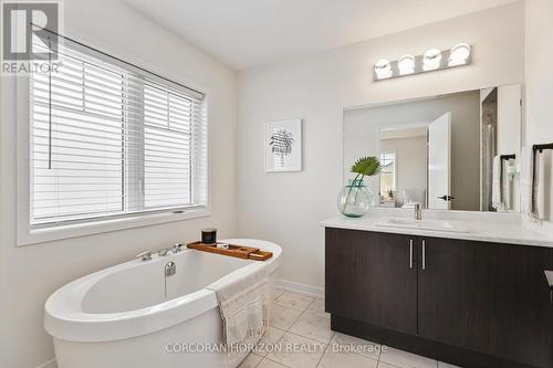 81 Dundonald Trail, Newmarket, ON - Indoor Photo Showing Bathroom