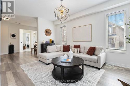 81 Dundonald Trail, Newmarket, ON - Indoor Photo Showing Living Room