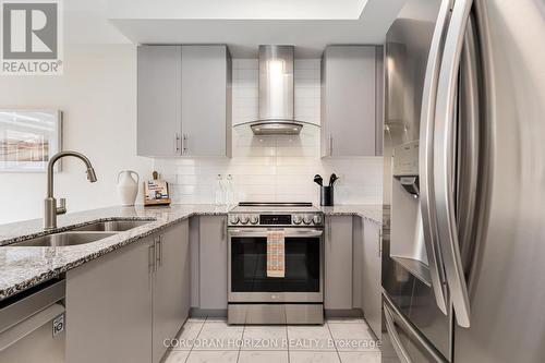 81 Dundonald Trail, Newmarket, ON - Indoor Photo Showing Kitchen With Stainless Steel Kitchen With Double Sink With Upgraded Kitchen