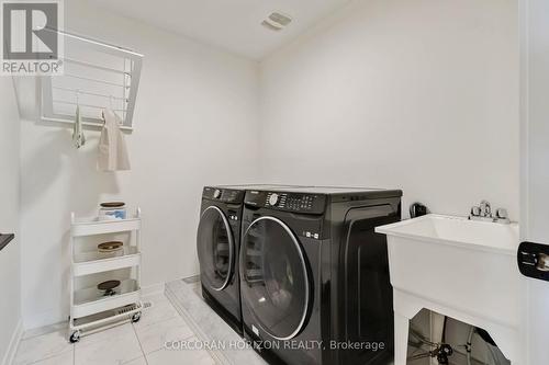 81 Dundonald Trail, Newmarket, ON - Indoor Photo Showing Laundry Room