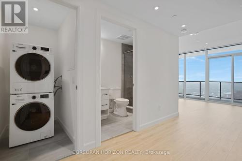 1809 - 741 King Street W, Kitchener, ON - Indoor Photo Showing Laundry Room