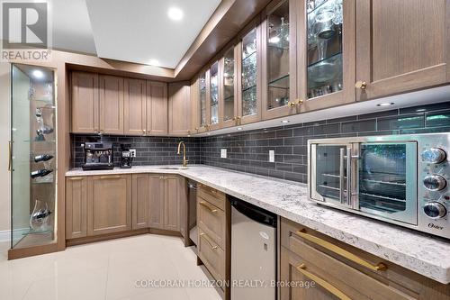 8 - 258 Edgewater Crescent, Kitchener, ON - Indoor Photo Showing Kitchen