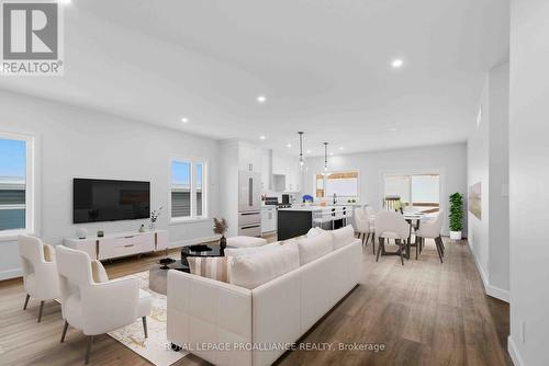 27 Schmidt Way, Quinte West (Murray Ward), ON - Indoor Photo Showing Living Room