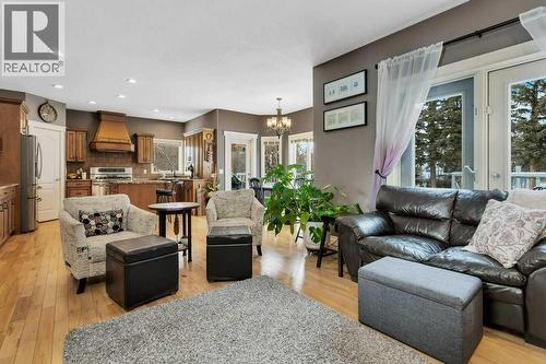 35276 Range Road 10 - 110, Rural Red Deer County, AB - Indoor Photo Showing Living Room