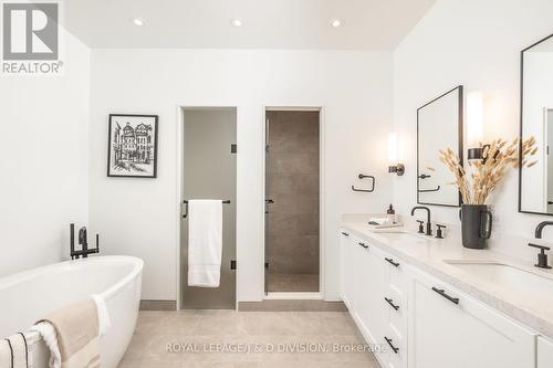 Th2 - 1 Strathgowan Avenue, Toronto, ON - Indoor Photo Showing Bathroom