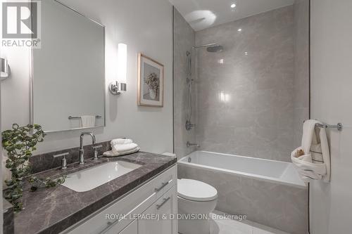Th2 - 1 Strathgowan Avenue, Toronto, ON - Indoor Photo Showing Bathroom
