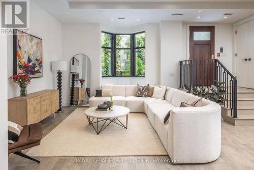 Th2 - 1 Strathgowan Avenue, Toronto, ON - Indoor Photo Showing Living Room