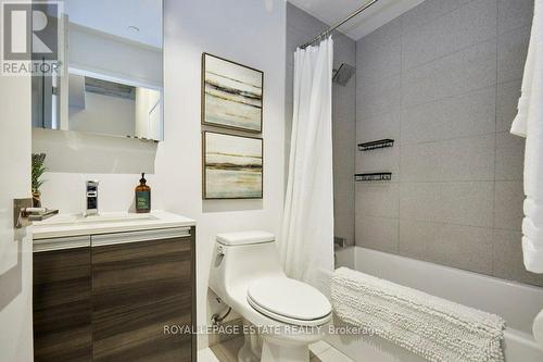 525 - 1190 Dundas Street E, Toronto, ON - Indoor Photo Showing Bathroom