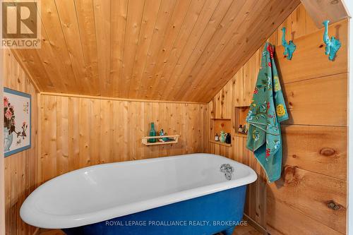 6014 Main Street, Frontenac (Frontenac South), ON - Indoor Photo Showing Bathroom