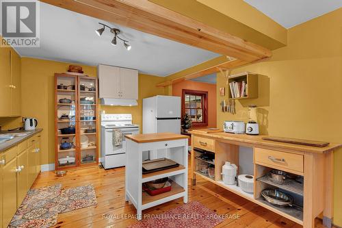 6014 Main Street, Frontenac (Frontenac South), ON - Indoor Photo Showing Kitchen