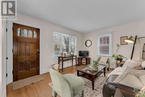 32 Livingston Avenue, Kingston (Central City East), ON - Indoor Photo Showing Living Room