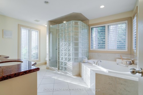 34 Harrington Place, Hamilton, ON - Indoor Photo Showing Bathroom