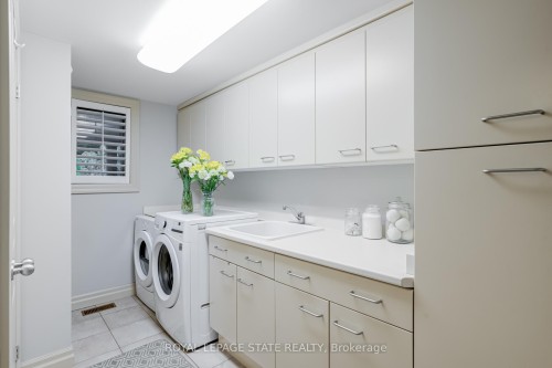 34 Harrington Place, Hamilton, ON - Indoor Photo Showing Laundry Room