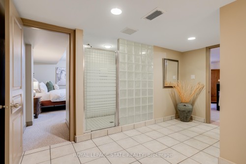 34 Harrington Place, Hamilton, ON - Indoor Photo Showing Other Room