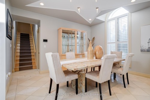 34 Harrington Place, Hamilton, ON - Indoor Photo Showing Dining Room
