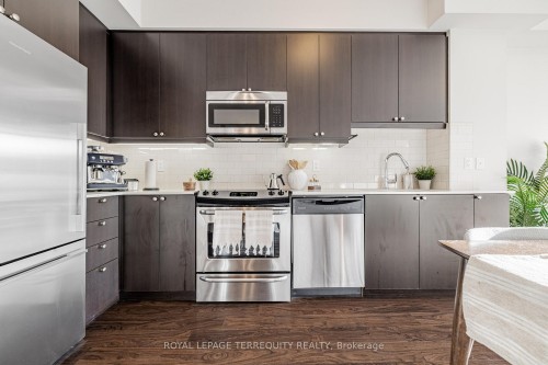 401-35 Fontenay Court, Toronto, ON - Indoor Photo Showing Kitchen With Upgraded Kitchen