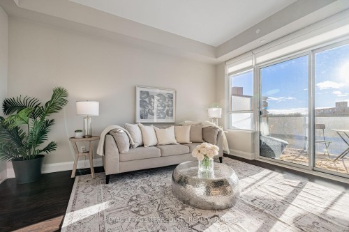 401-35 Fontenay Court, Toronto, ON - Indoor Photo Showing Living Room