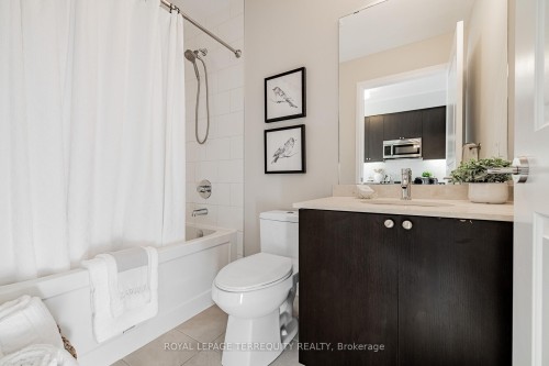 401-35 Fontenay Court, Toronto, ON - Indoor Photo Showing Bathroom