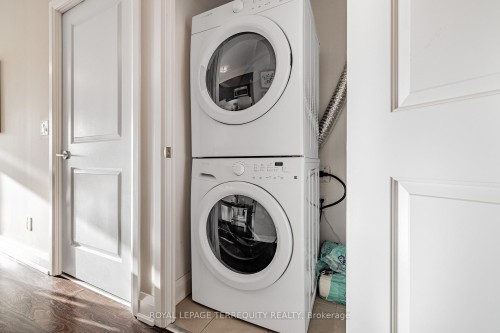 401-35 Fontenay Court, Toronto, ON - Indoor Photo Showing Laundry Room