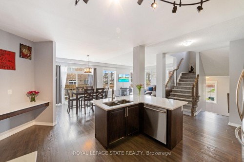 4 Tinlin Drive, Hamilton, ON - Indoor Photo Showing Kitchen With Double Sink