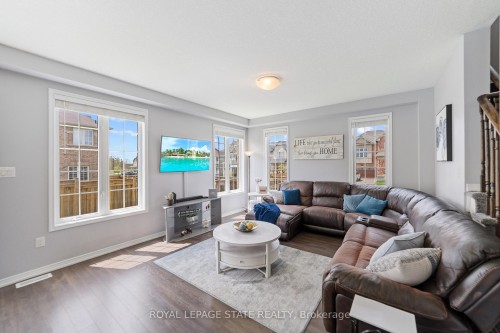 4 Tinlin Drive, Hamilton, ON - Indoor Photo Showing Living Room
