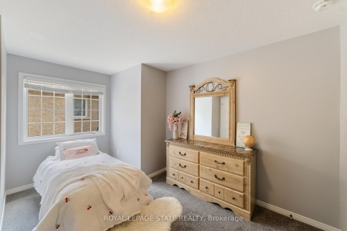 4 Tinlin Drive, Hamilton, ON - Indoor Photo Showing Bedroom