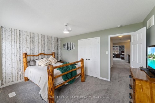 4 Tinlin Drive, Hamilton, ON - Indoor Photo Showing Bedroom