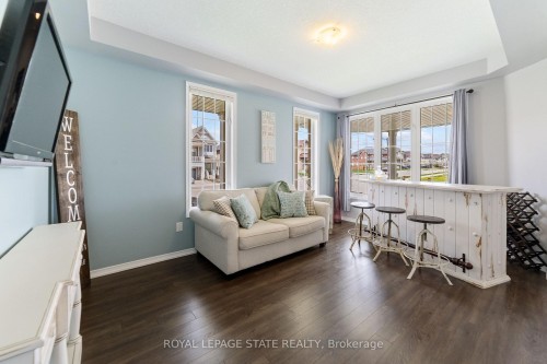4 Tinlin Drive, Hamilton, ON - Indoor Photo Showing Living Room