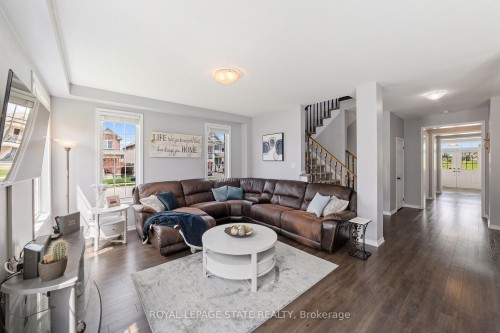 4 Tinlin Drive, Hamilton, ON - Indoor Photo Showing Living Room