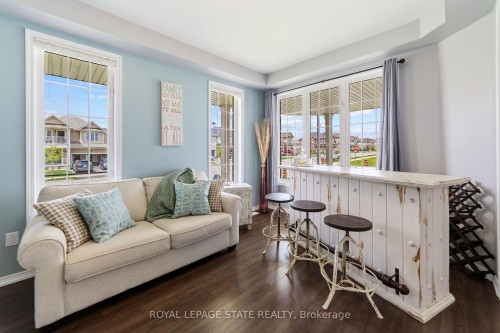 4 Tinlin Drive, Hamilton, ON - Indoor Photo Showing Living Room