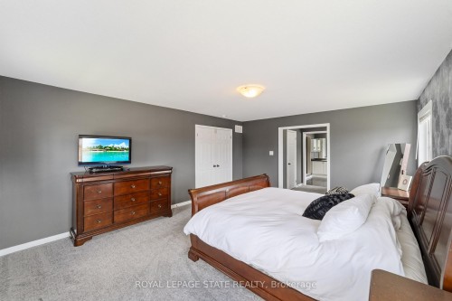 4 Tinlin Drive, Hamilton, ON - Indoor Photo Showing Bedroom