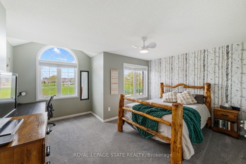 4 Tinlin Drive, Hamilton, ON - Indoor Photo Showing Bedroom