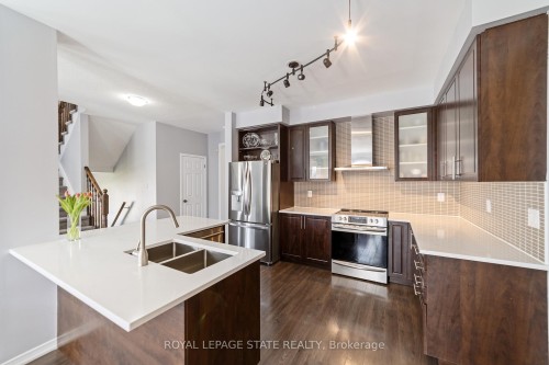 4 Tinlin Drive, Hamilton, ON - Indoor Photo Showing Kitchen With Double Sink With Upgraded Kitchen