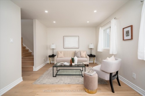 8-200 Murison Boulevard, Toronto, ON - Indoor Photo Showing Living Room