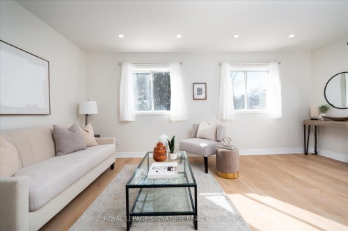 8-200 Murison Boulevard, Toronto, ON - Indoor Photo Showing Living Room