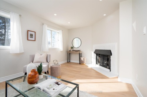 8-200 Murison Boulevard, Toronto, ON - Indoor Photo Showing Living Room With Fireplace