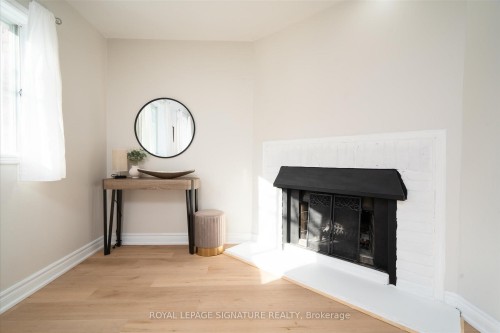 8-200 Murison Boulevard, Toronto, ON - Indoor Photo Showing Living Room With Fireplace