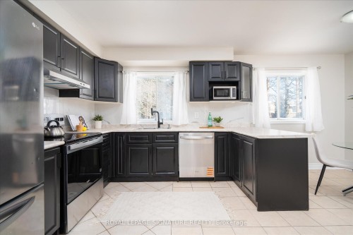 8-200 Murison Boulevard, Toronto, ON - Indoor Photo Showing Kitchen With Stainless Steel Kitchen