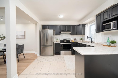8-200 Murison Boulevard, Toronto, ON - Indoor Photo Showing Kitchen With Stainless Steel Kitchen With Upgraded Kitchen