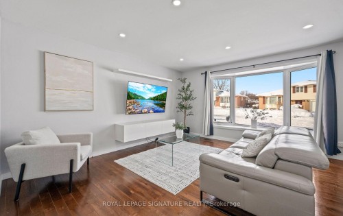 73 Watson Crescent, Brampton, ON - Indoor Photo Showing Living Room
