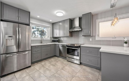 73 Watson Crescent, Brampton, ON - Indoor Photo Showing Kitchen With Upgraded Kitchen