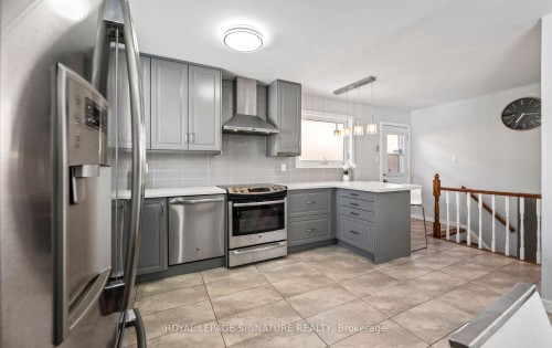 73 Watson Crescent, Brampton, ON - Indoor Photo Showing Kitchen With Upgraded Kitchen