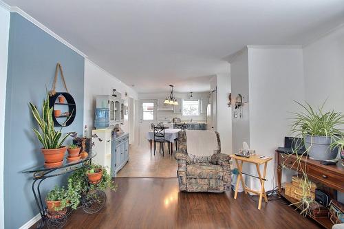 Intérieur - 116 Ch. Des Pins, Lambton, QC - Indoor Photo Showing Living Room