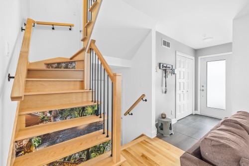 Hall d'entrée/Vestibule - 30 Rue Legault, Mercier, QC - Indoor Photo Showing Other Room