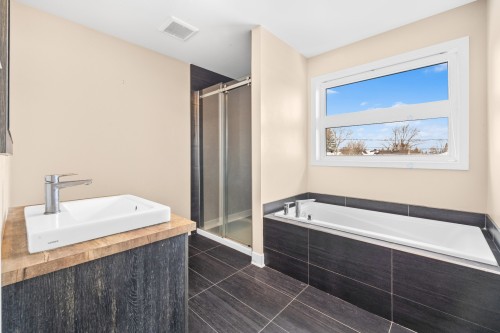 Salle de bains - 30 Rue Legault, Mercier, QC - Indoor Photo Showing Bathroom